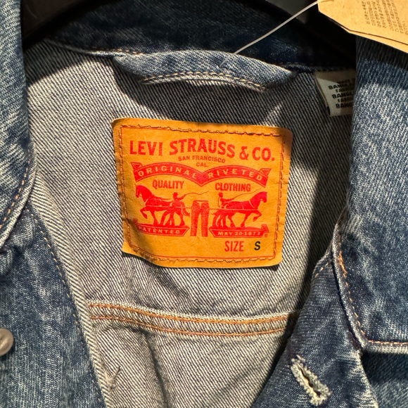 Unisex Levi’s Denim Jacket - Picture 5 of 7